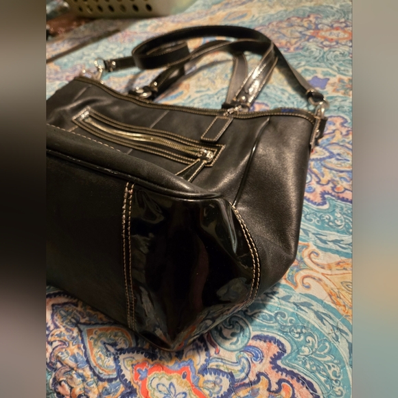 Coach - Picture 2 of 7